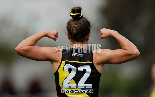 AFLW 2022 S7 Round 10 - North Melbourne v Richmond - A-502334
