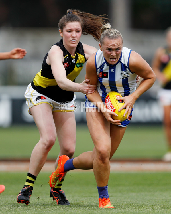 AFLW 2022 S7 Round 10 - North Melbourne v Richmond - A-502360