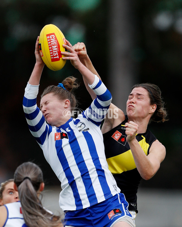 AFLW 2022 S7 Round 10 - North Melbourne v Richmond - A-503820