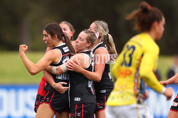 AFLW 2022 S7 Round 10 - St Kilda v Adelaide - A-505026