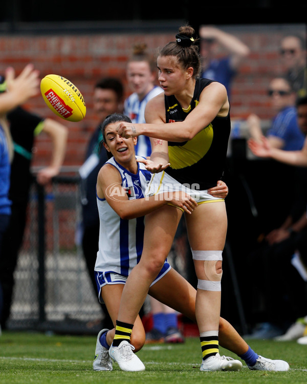 AFLW 2022 S7 Round 10 - North Melbourne v Richmond - A-505074