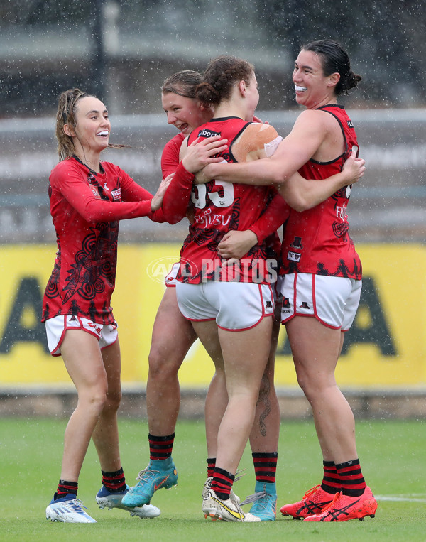 AFLW 2022 S7 Round 10 - Port Adelaide v Essendon - A-506316