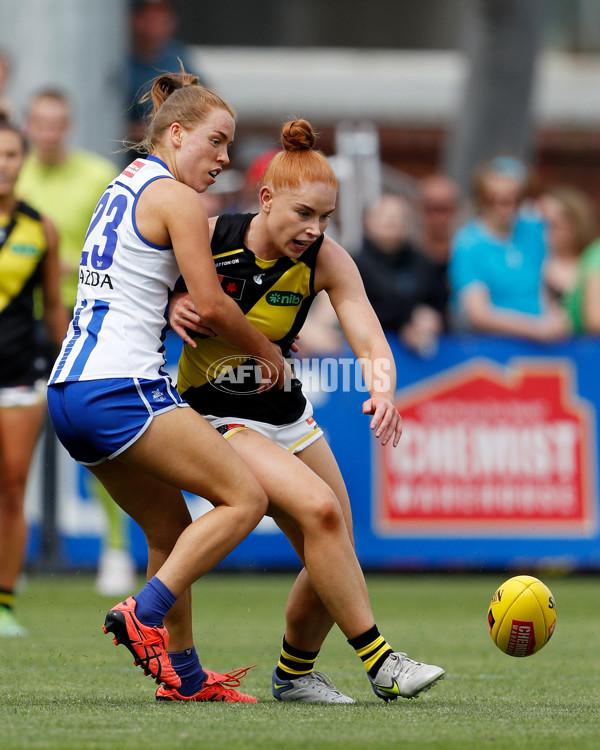 AFLW 2022 S7 Round 10 - North Melbourne v Richmond - A-507527