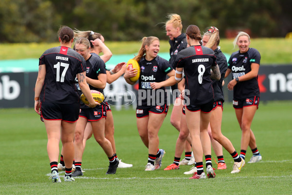AFLW 2022 S7 Round 10 - St Kilda v Adelaide - A-507577