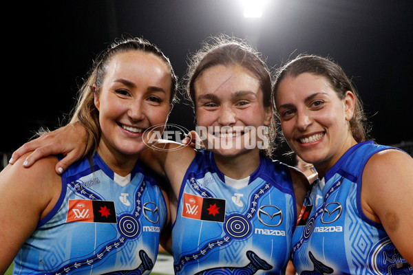 AFLW 2022 S7 First Elimination Final - Geelong v North Melbourne - A-521556