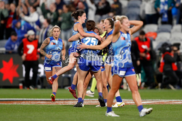 AFLW 2022 S7 First Elimination Final - Geelong v North Melbourne - A-522647