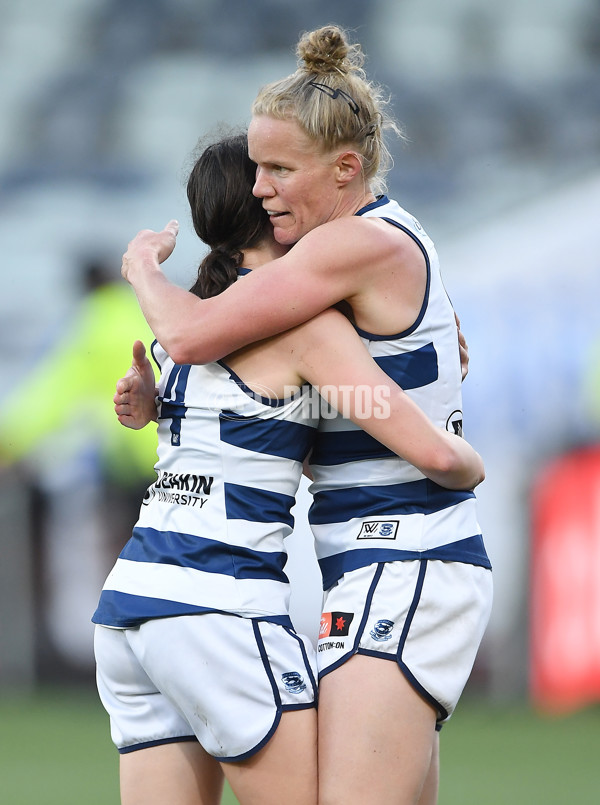 AFLW 2022 S7 First Elimination Final - Geelong v North Melbourne - A-523828