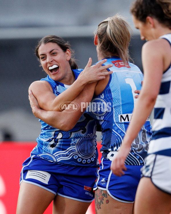 AFLW 2022 S7 First Elimination Final - Geelong v North Melbourne - A-525002