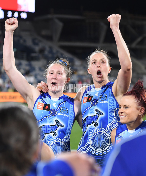 AFLW 2022 S7 First Elimination Final - Geelong v North Melbourne - A-525031
