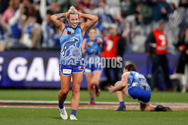 AFLW 2022 S7 First Elimination Final - Geelong v North Melbourne - A-525063