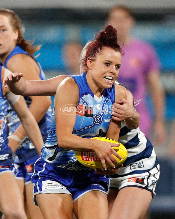 AFLW 2022 S7 First Elimination Final - Geelong v North Melbourne - A-525089