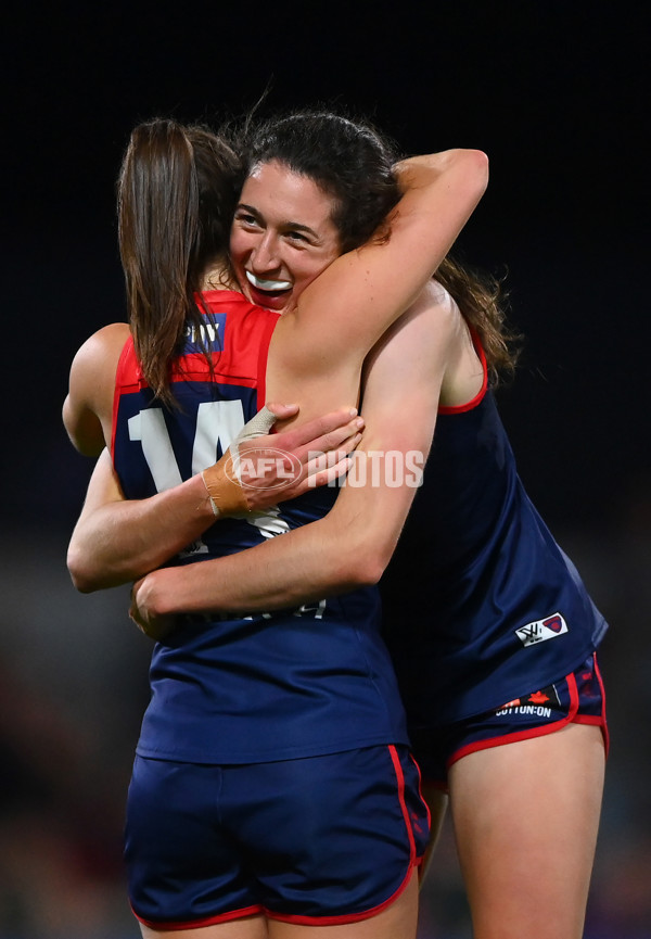 AFLW 2022 S7 Second Qualifying Final - Melbourne v Adelaide - A-526484