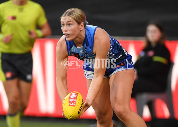 AFLW 2022 S7 First Elimination Final - Geelong v North Melbourne - A-527324
