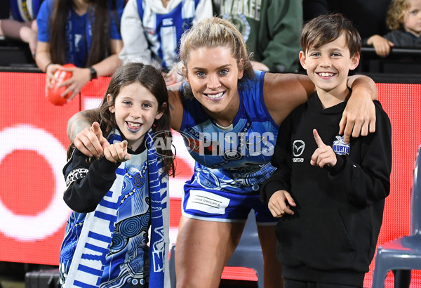 AFLW 2022 S7 First Elimination Final - Geelong v North Melbourne - A-527361