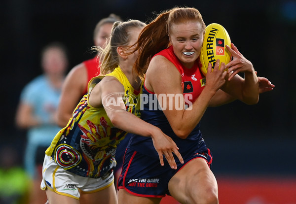 AFLW 2022 S7 Second Qualifying Final - Melbourne v Adelaide - A-527407
