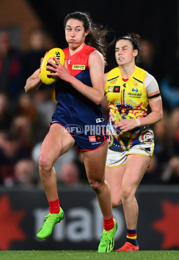 AFLW 2022 S7 Second Qualifying Final - Melbourne v Adelaide - A-529108