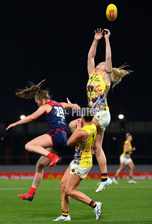 AFLW 2022 S7 Second Qualifying Final - Melbourne v Adelaide - A-529547