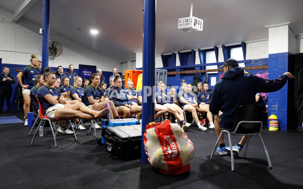 AFLW 2022 S7 Second Qualifying Final - Melbourne v Adelaide - A-529559