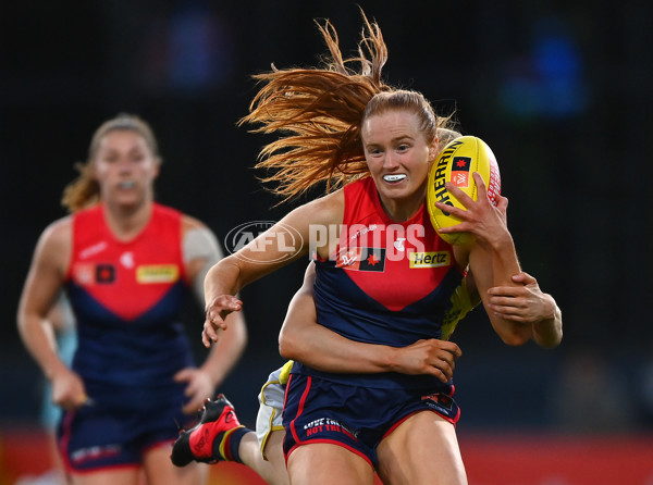 AFLW 2022 S7 Second Qualifying Final - Melbourne v Adelaide - A-529565