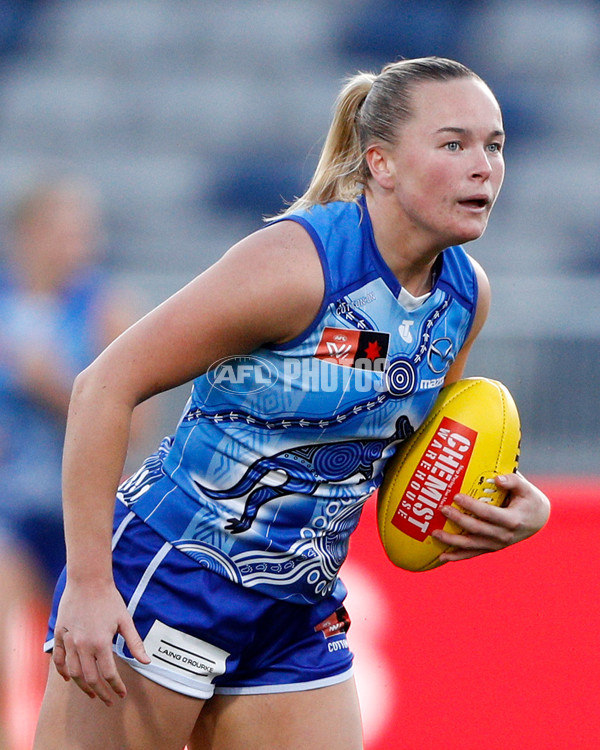 AFLW 2022 S7 First Elimination Final - Geelong v North Melbourne - A-529571