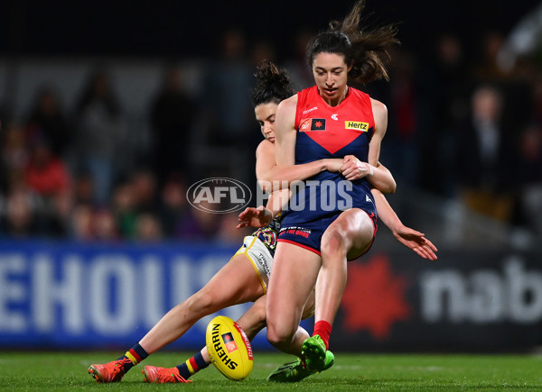 AFLW 2022 S7 Second Qualifying Final - Melbourne v Adelaide - A-529595