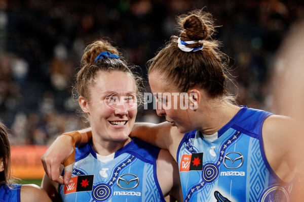 AFLW 2022 S7 First Elimination Final - Geelong v North Melbourne - A-529599