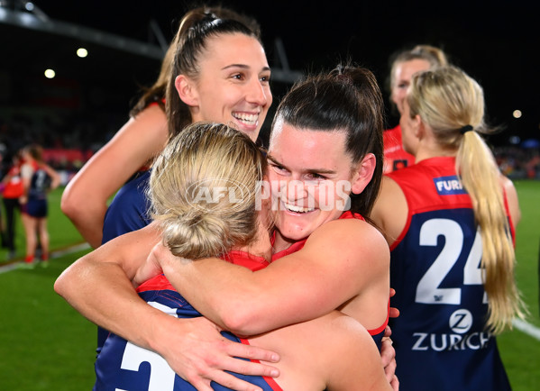 AFLW 2022 S7 Second Qualifying Final - Melbourne v Adelaide - A-529627