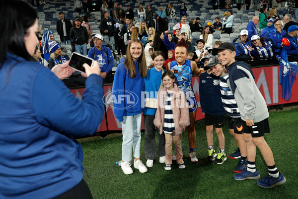 AFLW 2022 S7 First Elimination Final - Geelong v North Melbourne - A-531685