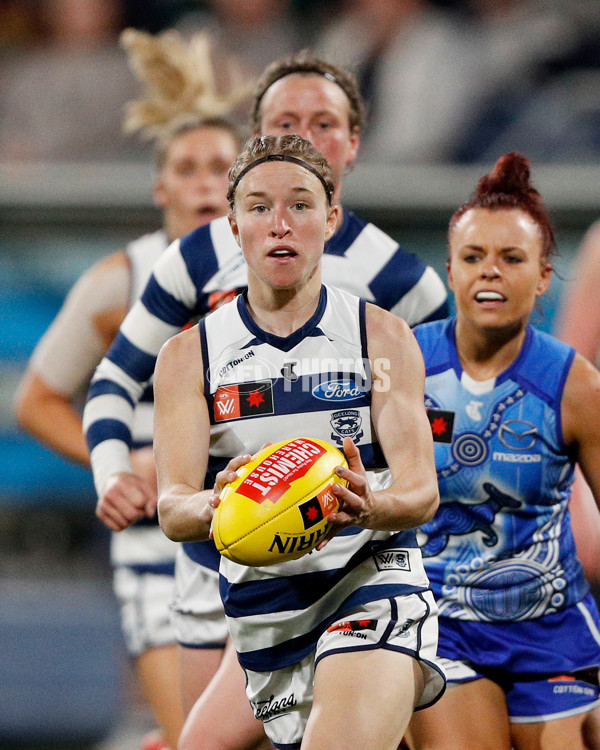 AFLW 2022 S7 First Elimination Final - Geelong v North Melbourne - A-532620