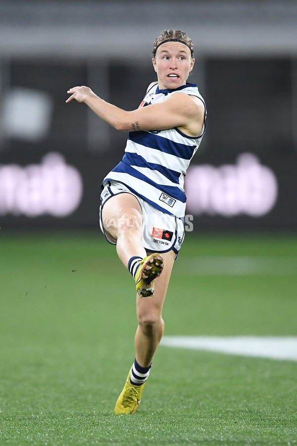 AFLW 2022 S7 First Elimination Final - Geelong v North Melbourne - A-532631