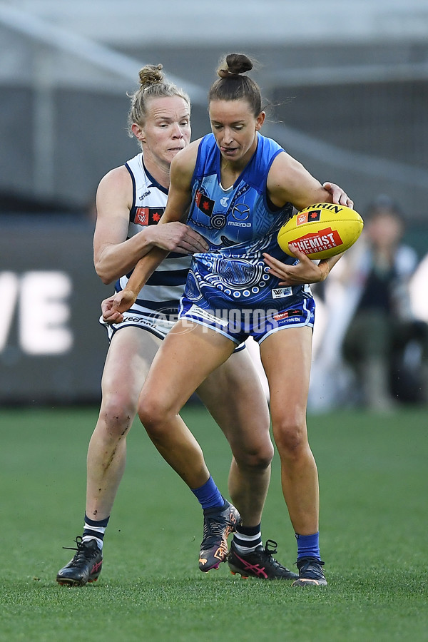 AFLW 2022 S7 First Elimination Final - Geelong v North Melbourne - A-532669