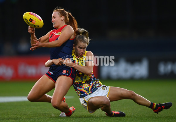 AFLW 2022 S7 Second Qualifying Final - Melbourne v Adelaide - A-535352