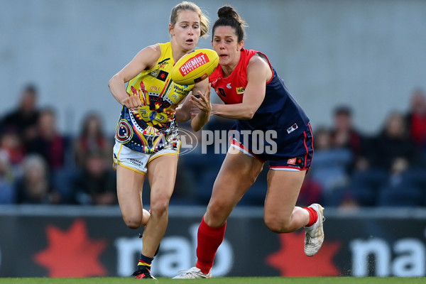 AFLW 2022 S7 Second Qualifying Final - Melbourne v Adelaide - A-537085