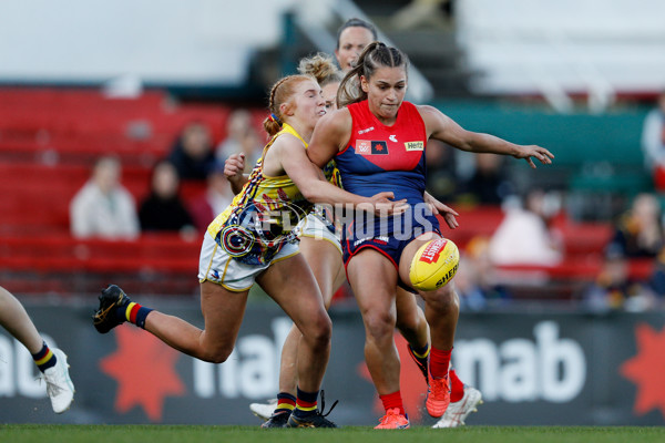 AFLW 2022 S7 Second Qualifying Final - Melbourne v Adelaide - A-537899
