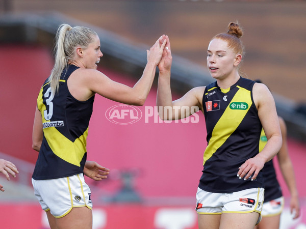 AFLW 2022 S7 First Qualifying Final - Brisbane v Richmond - A-539485
