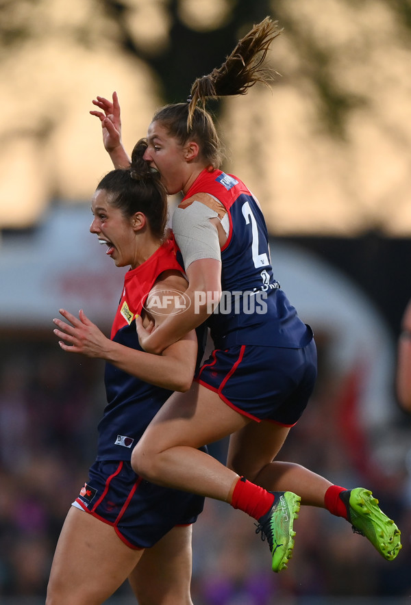 AFLW 2022 S7 Second Qualifying Final - Melbourne v Adelaide - A-540656