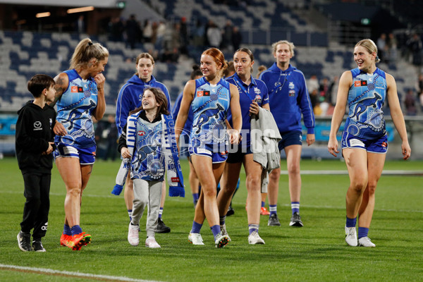 AFLW 2022 S7 First Elimination Final - Geelong v North Melbourne - A-540728