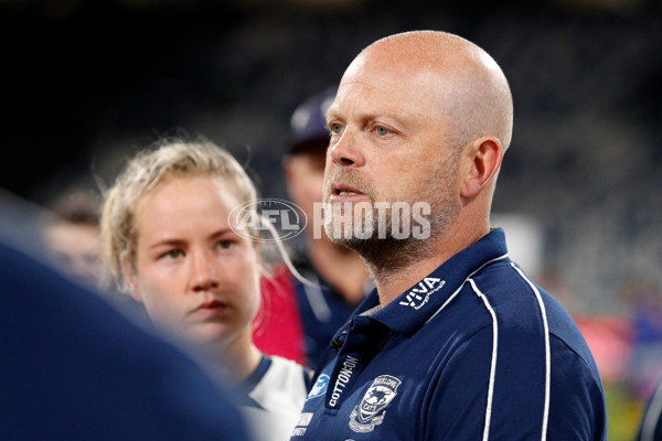 AFLW 2022 S7 First Elimination Final - Geelong v North Melbourne - A-541772