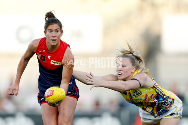 AFLW 2022 S7 Second Qualifying Final - Melbourne v Adelaide - A-541864
