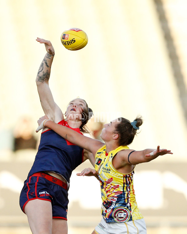 AFLW 2022 S7 Second Qualifying Final - Melbourne v Adelaide - A-543227