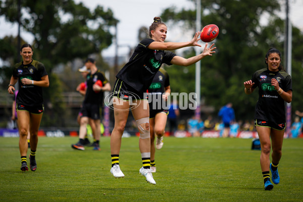 AFLW 2022 S7 First Semi Final - Richmond v North Melbourne - A-543254