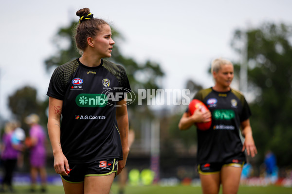 AFLW 2022 S7 First Semi Final - Richmond v North Melbourne - A-543256