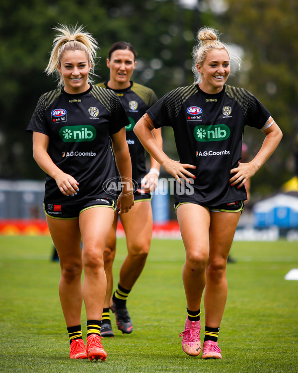 AFLW 2022 S7 First Semi Final - Richmond v North Melbourne - A-543258