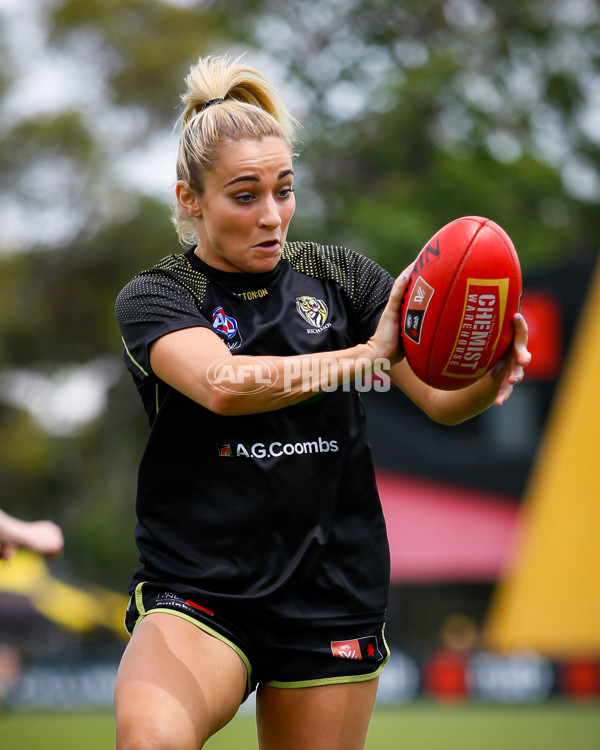 AFLW 2022 S7 First Semi Final - Richmond v North Melbourne - A-543262