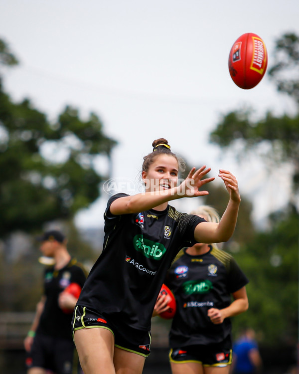 AFLW 2022 S7 First Semi Final - Richmond v North Melbourne - A-544160