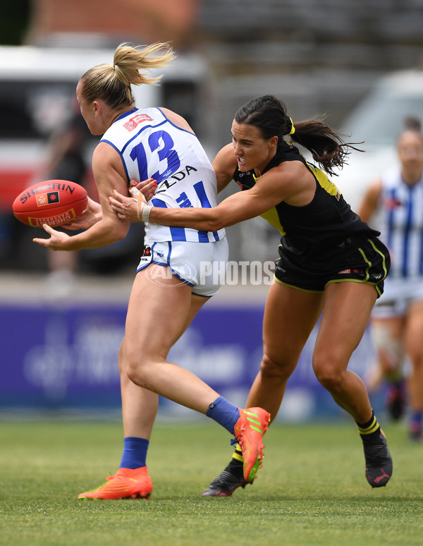AFLW 2022 S7 First Semi Final - Richmond v North Melbourne - A-544166