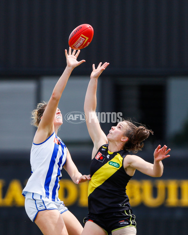 AFLW 2022 S7 First Semi Final - Richmond v North Melbourne - A-546422
