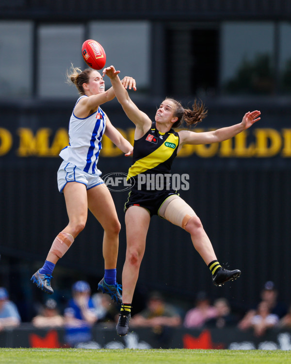 AFLW 2022 S7 First Semi Final - Richmond v North Melbourne - A-546430