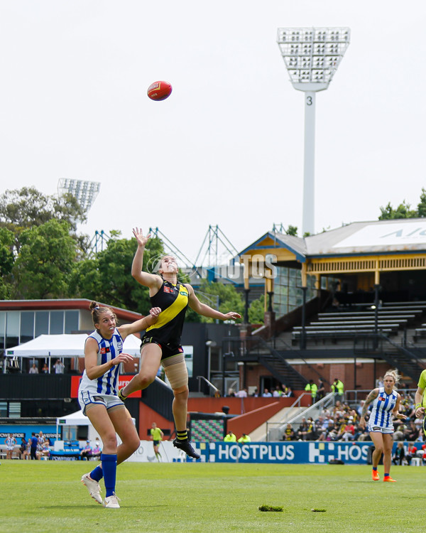 AFLW 2022 S7 First Semi Final - Richmond v North Melbourne - A-546452