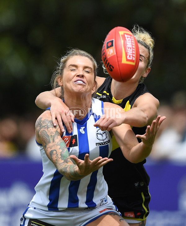 AFLW 2022 S7 First Semi Final - Richmond v North Melbourne - A-548541